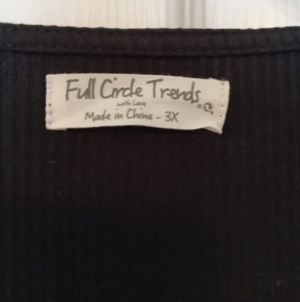 Black faux wrap blouse. XL nwt - Picture 5 of 6